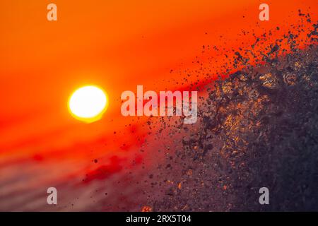 Die Sonne geht auf dem Pazifischen Ozean in Baja California auf Stockfoto