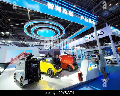 PEKING, CHINA - 23. SEPTEMBER 2023 - Besucher besuchen die China International New Energy and Intelligent Connected Vehicles Ausstellung in Peking, Chin Stockfoto