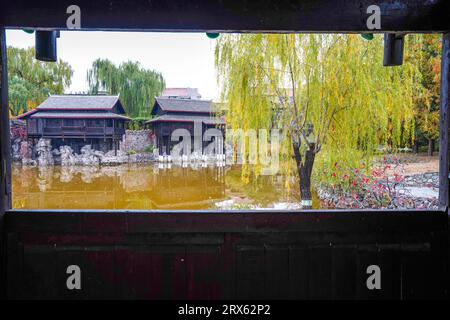 Peking China, 2. November 2022: Miaozhai Diaojiao Building in China Ethnic Museum. Stockfoto