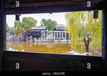 Peking China, 2. November 2022: Miaozhai Diaojiao Building in China Ethnic Museum. Stockfoto