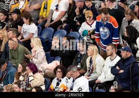 Melbourne, Australien, 23. September 2023. Fans werden beim NHL Global Series Match zwischen den Los Angeles Kings und den Arizona Coyotes in der Rod Laver Arena am 23. September 2023 in Melbourne, Australien, zujubeln sehen. Quelle: Dave Hewison/Speed Media/Alamy Live News Stockfoto