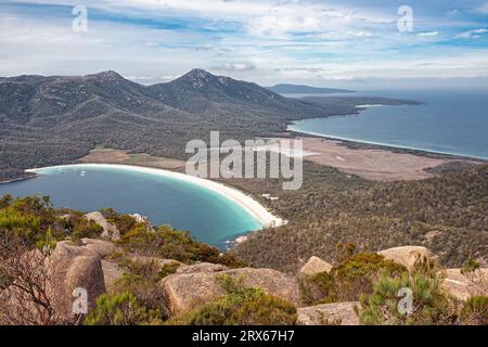 Atemberaubende Aussicht vom Gipfel des Mount Amos im Freycinet National Park, Tasmanien, Australien Stockfoto