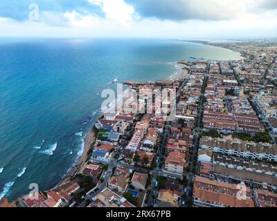 Spanien, Valencianische Gemeinschaft, MIL Palmeras, Luftaufnahme der Küstenstadt Stockfoto