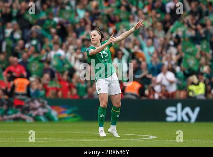 Lucy Quinn aus Irland feiert das erste Tor ihrer Mannschaft während des Spiels der Gruppe B1 der UEFA Women's Nations League im Aviva Stadium in Dublin. Bilddatum: Samstag, 23. September 2023. Stockfoto