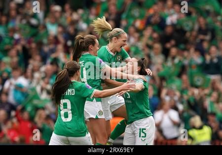 Lucy Quinn aus Irland feiert das erste Tor ihrer Mannschaft während des Spiels der Gruppe B1 der UEFA Women's Nations League im Aviva Stadium in Dublin. Bilddatum: Samstag, 23. September 2023. Stockfoto