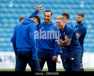 Kane Wilson aus Derby County (Mitte) und Martyn Waghorn vor der Sky Bet League One im Brunton Park, Carlisle. Bilddatum: Samstag, 23. September 2023. Stockfoto