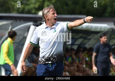 Cheftrainer von Feralpisalo' Stefano Vecchi während des Spiels Feralpisalo gegen AC Pisa, italienische Fußballserie B in Piacenza, Italien, 23. September 2023 Stockfoto