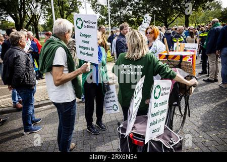 HEERLEN - Teilnehmer an einem protestmarsch in Richtung Zuyderland Krankenhaus. Es finden Demonstrationen zur Erhaltung des vollwertigen Krankenhauses statt. ANP ROB ENGELAAR niederlande aus - belgien aus Stockfoto