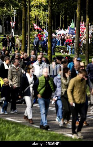 HEERLEN - Teilnehmer an einem protestmarsch in Richtung Zuyderland Krankenhaus. Es finden Demonstrationen zur Erhaltung des vollwertigen Krankenhauses statt. ANP ROB ENGELAAR niederlande aus - belgien aus Stockfoto