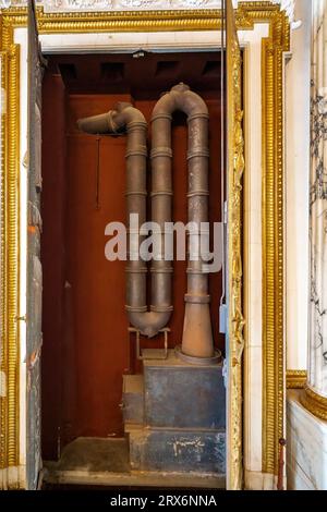 Heizungsrohre im Schloss Schwerin - Schwerin, Deutschland Stockfoto