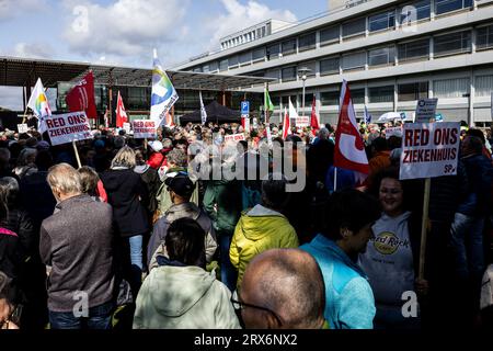 HEERLEN - Teilnehmer an einem protestmarsch in Richtung Zuyderland Krankenhaus. Es finden Demonstrationen zur Erhaltung des vollwertigen Krankenhauses statt. ANP ROB ENGELAAR niederlande aus - belgien aus Stockfoto