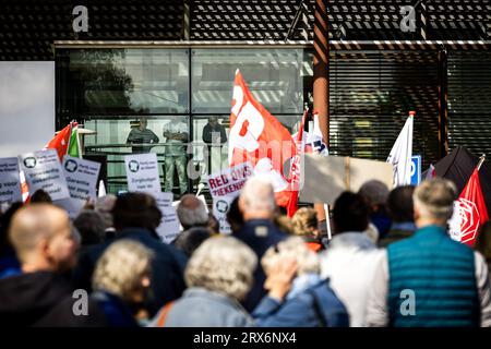 HEERLEN - Teilnehmer an einem protestmarsch in Richtung Zuyderland Krankenhaus. Es finden Demonstrationen zur Erhaltung des vollwertigen Krankenhauses statt. ANP ROB ENGELAAR niederlande aus - belgien aus Stockfoto