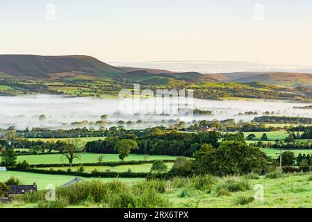 Preston, Lancashire, Vereinigtes Königreich. September 2023. A Misty Morning in the Forest of Bowland, Preston, Lancashire, UK Credit: John Eveson/Alamy Live News Stockfoto