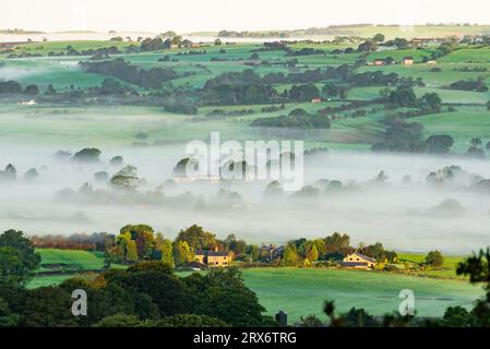 Preston, Lancashire, Vereinigtes Königreich. September 2023. A Misty Morning in the Forest of Bowland, Preston, Lancashire, UK Credit: John Eveson/Alamy Live News Stockfoto