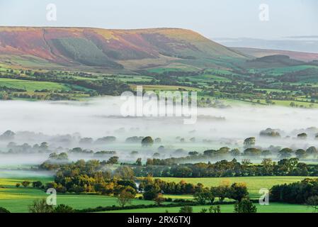 Preston, Lancashire, Vereinigtes Königreich. September 2023. A Misty Morning in the Forest of Bowland, Preston, Lancashire, UK Credit: John Eveson/Alamy Live News Stockfoto