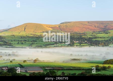 Preston, Lancashire, Vereinigtes Königreich. September 2023. A Misty Morning in the Forest of Bowland, Preston, Lancashire, UK Credit: John Eveson/Alamy Live News Stockfoto