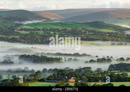 Preston, Lancashire, Vereinigtes Königreich. September 2023. A Misty Morning in the Forest of Bowland, Preston, Lancashire, UK Credit: John Eveson/Alamy Live News Stockfoto