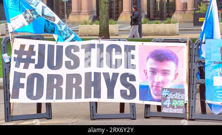 Glasgow, Schottland, Großbritannien. September 2023. Der Protest von Justice for Rhys auf dem George Square konzentrierte sich auf den ungelösten Mord und die polizeiliche Untersuchung mit Gerechtigkeit für Kinder. Credit Gerard Ferry/Alamy Live News Stockfoto