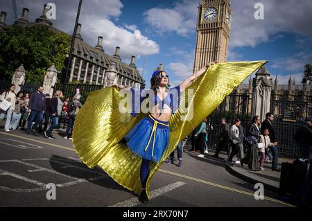 London, Großbritannien. September 2023. Die nationale EU tritt am zweiten März auf dem Parlamentsplatz wieder auf. Hunderte versammeln sich auf dem Platz für eine Kundgebung, um die Unterstützung für den Wiedereintritt Großbritanniens in die Europäische Union zum Ausdruck zu bringen. Ein erster märz fand im Oktober 2022 statt. Guy Corbishley/Alamy Live News Stockfoto