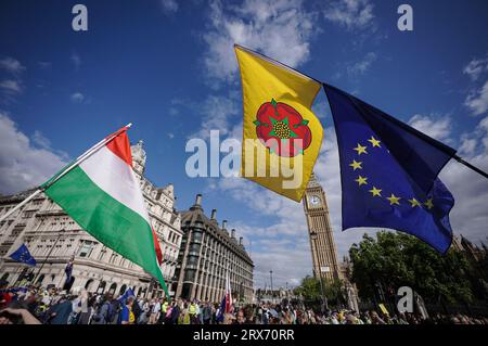 London, Großbritannien. September 2023. Die nationale EU tritt am zweiten März auf dem Parlamentsplatz wieder auf. Hunderte versammeln sich auf dem Platz für eine Kundgebung, um die Unterstützung für den Wiedereintritt Großbritanniens in die Europäische Union zum Ausdruck zu bringen. Ein erster märz fand im Oktober 2022 statt. Guy Corbishley/Alamy Live News Stockfoto