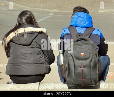 Glasgow, Schottland, Großbritannien. September 2023. Wetter in Großbritannien: An einem trockenen Tag erlebten sonnige Einheimische und Touristen das Ende des Sommers auf dem george Square in den Stadtzentren. Credit Gerard Ferry/Alamy Live News Stockfoto