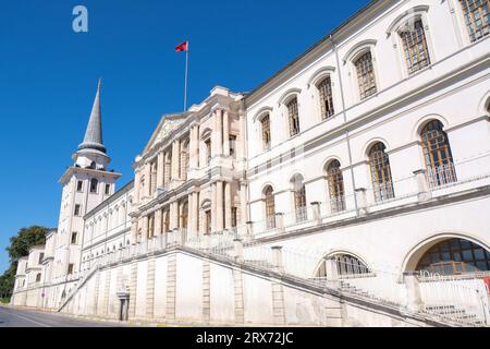 Kuleli Military High School Panoramaaussicht von außen. Kuleli Asker Lisesi ist Muttersprache. Stockfoto