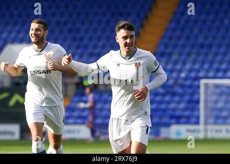 Birkenhead, Großbritannien. September 2023. Josh Hawkes von Tranmere Rovers (r) feiert, nachdem er sein Team das 2. Tor erzielte. EFL Skybet Football League Two Match, Tranmere Rovers gegen Accrington Stanley im Prenton Park, Birkenhead, Wirral am Samstag, den 23. September 2023. Dieses Bild darf nur zu redaktionellen Zwecken verwendet werden. Nur redaktionelle Verwendung, .PIC von Chris Stading/ Credit: Andrew Orchard Sports Photography/Alamy Live News Stockfoto