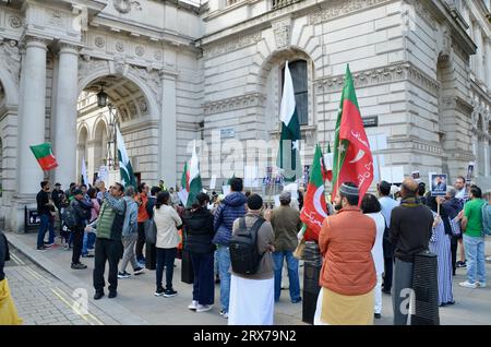 pakistanischer Pro-imran khan-Demonstration, die seine Freilassung aus dem Gefängnis in pakistan in whitehall, london, england, vom 23. september 2023 forderte Stockfoto