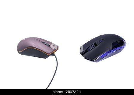Kabellose oder kabelgebundene Maus isoliert auf weißem Hintergrund Stockfoto