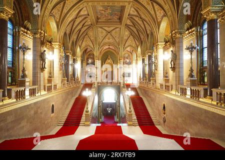 Budapest, Ungarn - 22. August 2023: Das Innere des ungarischen Parlamentsgebäudes Stockfoto