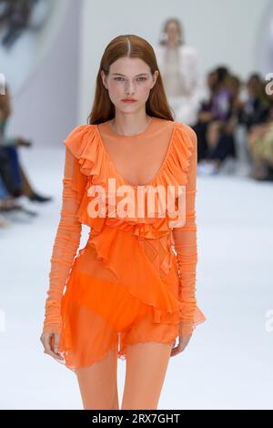 Mailand, Italien. September 2023. Milan Fashion Week, Frühjahr Sommer 2024 Missoni Fashion Show Catwalk abgebildet: Models Credit: Independent Photo Agency/Alamy Live News Stockfoto