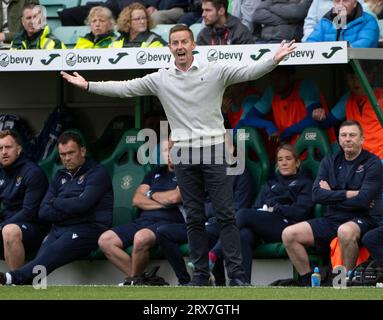 Edinburgh, Großbritannien. September 2023. Schottische Premiership - Hibernian FC gegen St Johnstone FC 23/09/2023. Steven MacLean, Manager von St Johnstone, nimmt es mit St. Johnstone in der schottischen Premiership im Easter Road Stadium, Edinburgh, UK auf Stockfoto