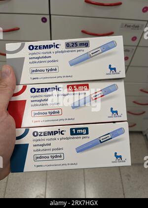 Prag, Tschechische republik - 22. Juni 2023: Box mit ozempic-Medikamenten. Diabetesbehandlung in Europa. Semaglutidpaket. Manchmal zur Gewichtsreduktion missbraucht Stockfoto