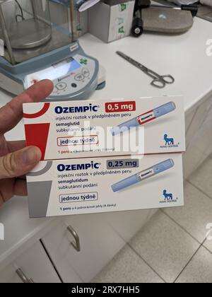 Prag, Tschechische republik - 22. Juni 2023: Box mit ozempic-Medikamenten. Diabetesbehandlung in Europa. Semaglutidpaket. Manchmal zur Gewichtsreduktion missbraucht Stockfoto