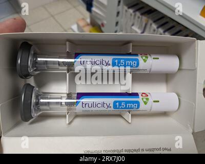 Prag, Tschechische republik - 22. Juni 2023: Box trulicity 1,5 mg Eli lilly Insulin Selbstinjektionen Pen. Tschechische republik, Europäische union Stockfoto