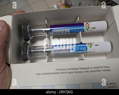 Prag, Tschechische republik - 22. Juni 2023: Box trulicity 1,5 mg Eli lilly Insulin Selbstinjektionen Pen. Tschechische republik, Europäische union Stockfoto