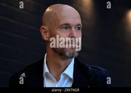 Manchester United-Manager Erik Ten Hag trifft am 23. September 2023 im Turf Moor, Burnley, Großbritannien, vor dem Spiel Burnley gegen Manchester United in der Premier League ein (Foto: Conor Molloy/News Images) Stockfoto