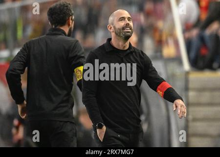 Mechelen, Belgien. September 2023. Mechelens Cheftrainer Steven Defour reagiert während eines Fußballspiels zwischen KV Mechelen und OH Leuven am Samstag, den 23. September 2023 in Mechelen, am 08. Tag der Saison 2023-2024 der „Jupiler Pro League“-Erstliga der belgischen Meisterschaft. BELGA PHOTO LAURIE DIEFFEMBACQ Credit: Belga News Agency/Alamy Live News Stockfoto