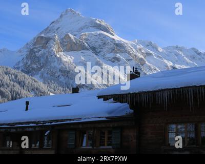 Der Spitzhore im Winter. Blick vom Gsteig bei Gstaad. Stockfoto