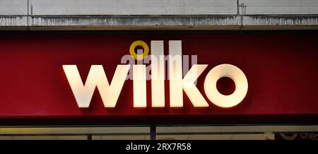 Schild mit dem Logo des Wilko-Stores Stockfoto