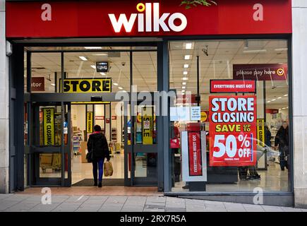 Vor dem Wilko-Geschäft, das in den Verwaltungsverkauf und die Schließung gegangen ist, Broadmead, Bristol, Großbritannien Stockfoto