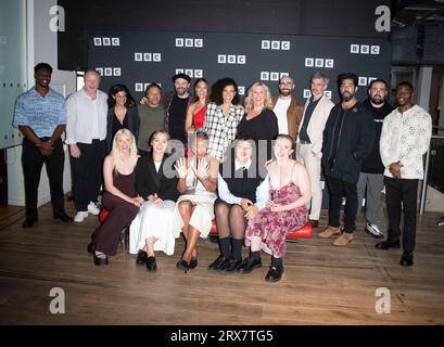 Daniel Larkai, Gary Lamont, Stephen Graham, Vinette Robinson, Hannah Walters, Shaun Fagan, Ray Panthaki, Stephen Odubola (Front L-R) - Aine Rose Daly, Hannah Traylen, Cathy Tyson, Izuka Hoyle, Missy Hayson nimmt am Donnerstag, den 14. September 2023, an der Premiere-Filmvorführung der BBC Drama Series „Boiling Point“ im BFI Southbank, London, England, UK Teil. Stockfoto