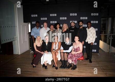 Daniel Larkai, Gary Lamont, Stephen Graham, Vinette Robinson, Hannah Walters, Shaun Fagan, Ray Panthaki, Stephen Odubola (Front L-R) - Aine Rose Daly, Hannah Traylen, Cathy Tyson, Izuka Hoyle, Missy Hayson nimmt am Donnerstag, den 14. September 2023, an der Premiere-Filmvorführung der BBC Drama Series „Boiling Point“ im BFI Southbank, London, England, UK Teil. Stockfoto