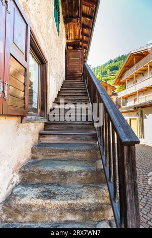 Italien Trentino Mezzano - Via di Sopra Stockfoto