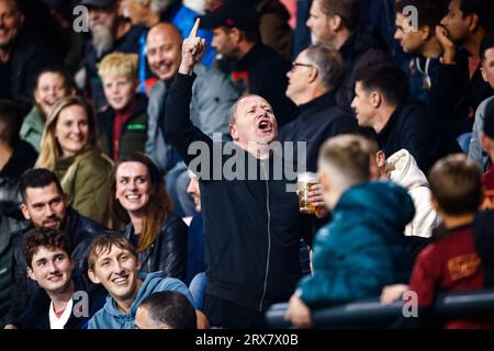 Nijmegen, Niederlande. September 2023. NIJMEGEN, NIEDERLANDE - 23. SEPTEMBER: Fans und Unterstützer von NEC Shouting während des niederländischen Eredivisie-Spiels zwischen NEC und FC Utrecht im Goffertstadion am 23. SEPTEMBER 2023 in Nijmegen, Niederlande. (Foto: Broer van den Boom/Orange Pictures) Credit: Orange Pics BV/Alamy Live News Stockfoto