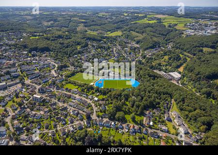 Luftaufnahme, Bremenstadion, blaue Feldgrenze, Bremenplatz Berninghausen, Milspe, Ennepetal, Ruhrgebiet, Nordrhein-Westfalen, Deutschland, DE, Europa, S Stockfoto
