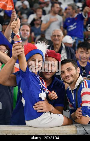 Marseille, Frankreich. September 2023. Julien Mattia/Le Pictorium - Frankreich-Namibia Rugby-WM-Spiel - 23/09/2023 - Frankreich/Bouches-du-Rhone/Marseille - französische Fans während des Rugby-WM-Spiels 2023 zwischen Frankreich und Namibia im Stade Velodrome in Marseille, am 21. September 2023. Quelle: LE PICTORIUM/Alamy Live News Stockfoto