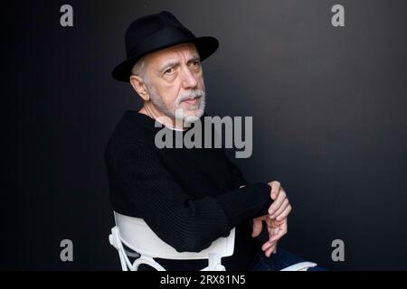 San Sebastian, Spanien. September 2023. Fernando Trueba posiert während des 71. San Sebastian International Film Festival im Maria Cristina Hotel. Quelle: SOPA Images Limited/Alamy Live News Stockfoto