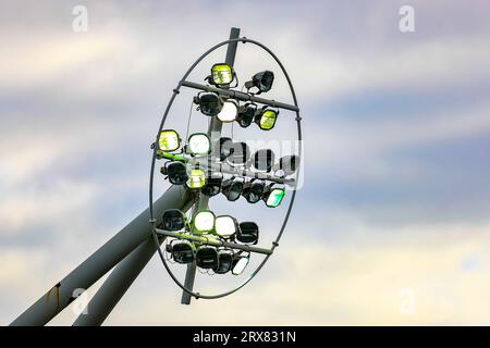 Rotherham, Großbritannien. September 2023. Flutlichter während des Spiels Rotherham United FC gegen Preston North End FC SKY BET EFL Championship im Aesseal New York Stadium, Rotherham, Großbritannien am 23. September 2023 Credit: Every Second Media/Alamy Live News Stockfoto