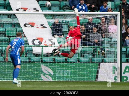 Edinburgh, Großbritannien. September 2023. Schottische Premiership - Hibernian FC gegen St Johnstone FC 23/09/2023. Der bulgarische Torhüter von St Johnstone, Dimitar Mitov, konnte sich im Easter Road Stadium, Edinburgh, UK, mit St. Johnstone messen Stockfoto